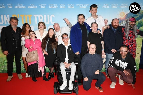 Clovis Cornillac, Alice Belaïdi, Marie Colin, Céline Groussard, Mayane Sarah El Baze, Ludovic Boul, Artus, Thibaut Conan, Arnaud Toupense, Marc Riso, Boris Pitoëff, Sofian Ribes, Benjamin Vandewalle et Gad Abecassis - Avant-Première du film "Un p'tit truc en plus" au cinema UGC Normandie à Paris le 25 avril 2024. © Coadic Guirec/Bestimage