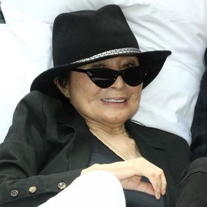 Il risque pourtant cent mille euros d'amende s'il conserve cette appellation.

Yoko Ono, Ringo Starr et Jeff Bridges, au côté du photographe Henry Diltz et du maire de New York Bill de Blasio, ont reconstitué le célèbre "Bed-in for Peace" de John et Yoko en 1969, protestant à l'époque contre la guerre menée par les Etats-Unis au Viêt Nam. Le 13 septembre 2018.
© Bestimage