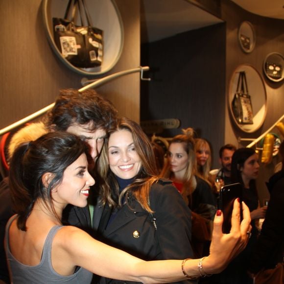 Nadia Farès et Reem Kherici lors de la présentation du livre de R. Khereci "Diva", inspiré par son chat, à la boutique Barbara à Paris, France, le 8 novembre 2017. 

© Philippe Baldini/Bestimage