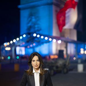 Exclusif - Elsa Zylberstein - Emission "Le concert pour la paix" sur les Champs-Elysées à Paris, retransmis en direct sur France 2, le 8 mai 2025. © Christophe Clovis - Pierre Perusseau / Bestimage