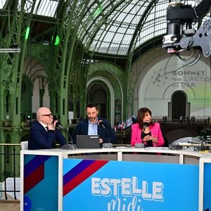 Si Daniel Riolo a quitté la maison familiale à 27 ans, son fils vient de le faire cet été à seulement 18 ans, suivant les pas de sa grande sœur.

Estelle Denis présente son émission "Estelle Midi" (RMC) depuis le sommet pour l'action sur l'IA au Grand Palais à Paris le 10 février 2025.

© Christian Liewig / Bestimage