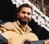 Il a annoncé la nouvelle dimanche 21 juin, le jour même du concert. 
Kendji Girac - Les artistes sur la scène du V and B Fest' à Château-Gontier sur Mayenne le 21 août 2025 © Alexandre Fumeron / Afterdepth / Bestimage