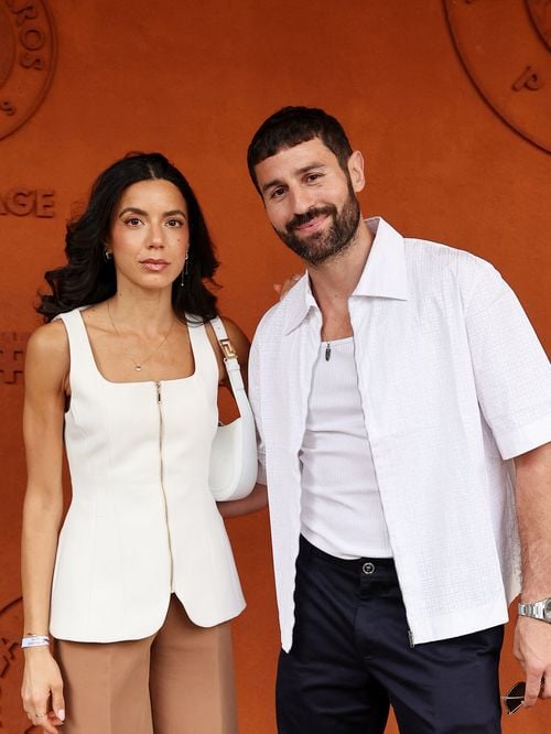 Cyril Benzaquen de sortie à Roland-Garros avec sa femme Amel, au métier passionnant et très "bien-être"