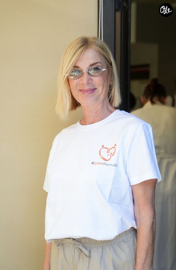 Michèle Laroque - Les célébrités participent au défilé de la 10ème édition de la Semaine de la Mode de l’association 'Juste Humain' à l'Hôpital Robert Debré à Paris, France, le 18 juin 2026. © Anne-Sophie Guebey/Bestimage