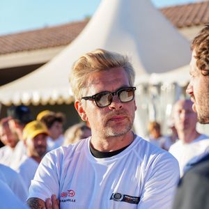 Lorsqu'il est à Paris, c'est repos et écran, comme il l'explique aux journalistes de "Elle" : "Mon programme consiste à regarder un Grand Prix de F1 ou rattraper des films que j'aurais ratés".

iExclusif - Benjamin Biolay lors du marathon Karting Jules Bianchi au circuit Paul Ricard au Castellet, le 6 septembre 2024. 

Photo : Anne-Sophie Guebey / Bestimage