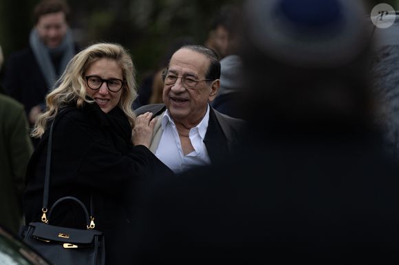 Exclusif - Jean-Claude Azoulay - Obsèques de Claude Berda au cimetière de Bagneux, le 22 décembre 2025. Co-fondateur de la société de productions télévisuelles, AB Productions, en 1977 avec J.C.Azoulay, Claude Berda est décédé le 19 décembre 2025 à l'âge de 78 ans. © Agence / Bestimage
