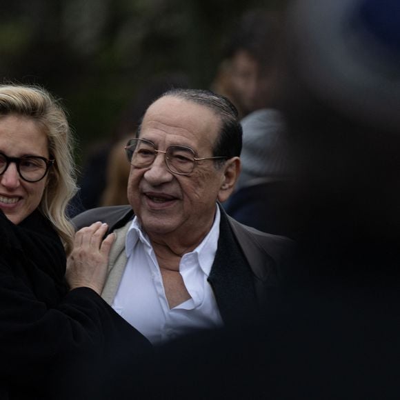 Exclusif - Jean-Claude Azoulay - Obsèques de Claude Berda au cimetière de Bagneux, le 22 décembre 2025. Co-fondateur de la société de productions télévisuelles, AB Productions, en 1977 avec J.C.Azoulay, Claude Berda est décédé le 19 décembre 2025 à l'âge de 78 ans. © Agence / Bestimage