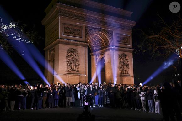 Exclusif - Stéphane Bern présente l'émission "La Grande Soirée du 31 de Paris" diffusée sur France 2 sur les Champs-Elysées, en présence de Anne Hidalgo et Gil Alma, à Paris, France, le 31 décembre 2025. © Jack Tribeca/BHM/Bestimage