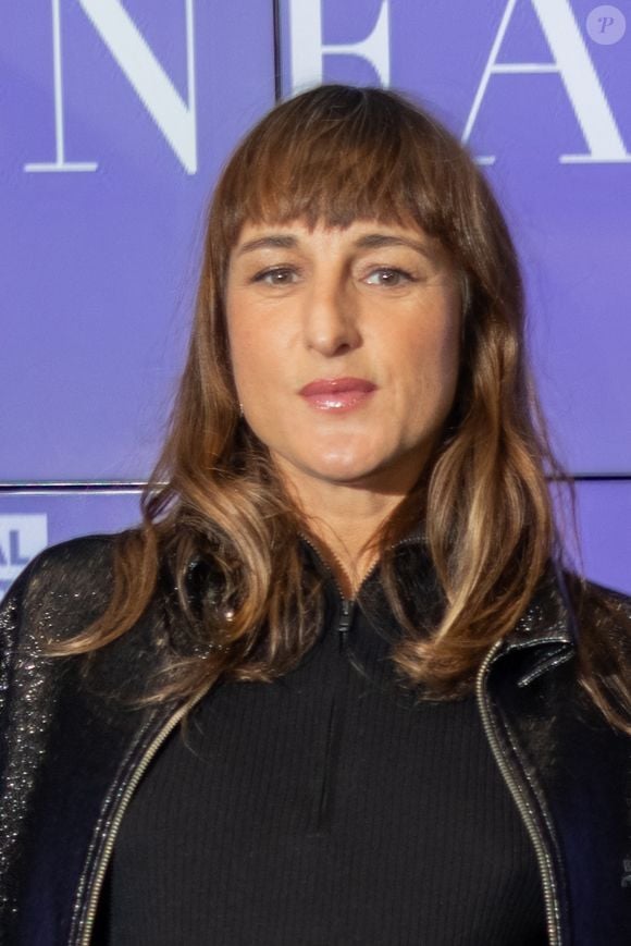 Devenir mère à nouveau a ravivé chez elle une réflexion sur la responsabilité "immense" d’élever un enfant dans le monde actuel et qui plus est un garçon. 

Juliette Armanet (enceinte) - Avant-première du film "Les enfants vont bien" à l'UGC Ciné Cité Les Halles à Paris le 18 novembre 2025. © Julien Sarkissian/Bestimage