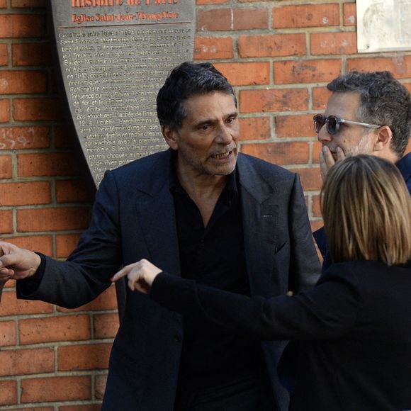 Pascal Elbé - Arrivées aux obsèques de Nadia Farès en l'église Saint-Jean-de-Montmartre à Paris, le 24 avril 2026. N.Farès est décédée le 17 avril 2026 quelques jours après un "incident cardiaque" survenu le 12 avril 2026 dans la piscine du complexe sportif, Blanche (9ème).
© Clément Prioli / Bestimage