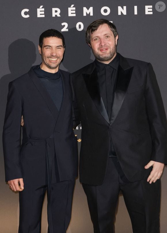 Tahar Rahim et Karim Leklou (César du meilleur acteur) au photocall du dîner de la 50ème édition de la cérémonie des César au Fouquet's à Paris, France, le 28 février 2025. © Coadic Guirec/Bestimage