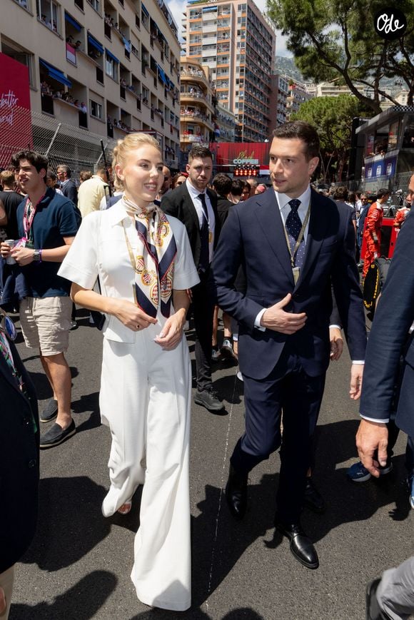 Jordan Bardella avec sa compagne la princesse Maria Carolina de Bourbon-Deux-Siciles assistent au Formula 1 Louis Vuitton Grand Prix de Monaco 2026 le 7 juin 2026. © Olivier Huitel/Pool Monaco/Bestimage