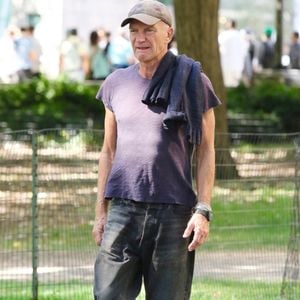 EXCLUSIF New York City, NY La légende du rock Sting, leader du groupe de rock emblématique "The Police", est photographiée lors d'une promenade dans Central Park à Manhattan.



Sur la photo : Sting