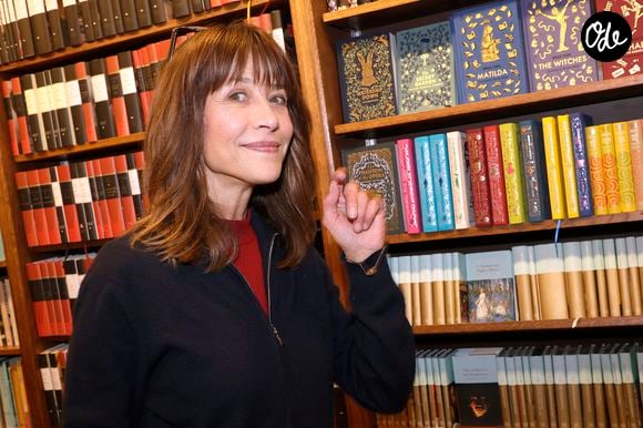L'actrice a quitté le domicile parental et arrêté l'école dans la foulée.

Exclusif - Sophie Marceau à la librairie Galignani à Paris le 29 octobre 2026. © Cédric Perrin / Bestimage