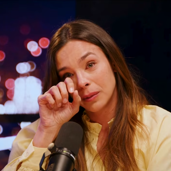 Lors de son récent passage dans le podcast vidéo Les Lueurs, Marine Lorphelin n'a pas pu retenir ses larmes.

J'avais tout pour être heureuse... Et mon corps a lâché, avec Marine Lorphelin (Miss France) - Les Lueurs sur YouTube