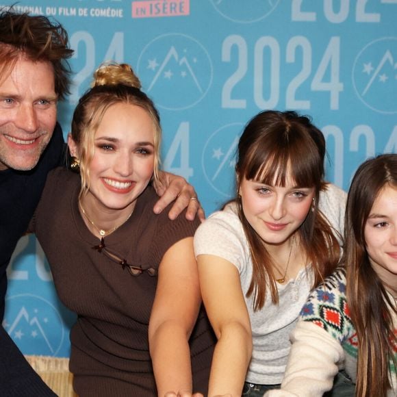 Thomas Jouannet, Chloé Jouannet, Mado Jouannet, Ysée Jouannet, Prix du Court Métrage (Ex-Aequo) pour "Allez ma Fille" au photocall des lauréats après la cérémonie de clôture du 27ème Festival International du Film de Comédie de l'Alpe d'Huez, France, le 20 janvier 2024. © Dominique Jacovides/Bestimage