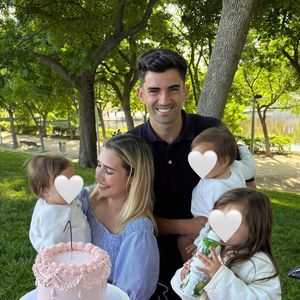 Quelques jours plus tôt, Zinedine Zidane passait du temps avec ses trois petites-filles, les filles d’Enzo.


Instagram @enzo @karengoncalvesv