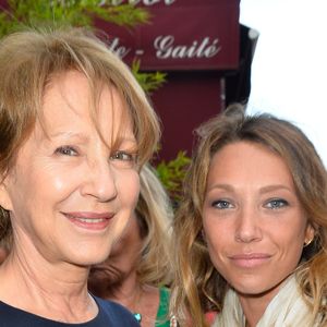 Nathalie Baye et sa fille Laura Smet - Générale de la pièce "Ça coule de source" écrite par L. M. Colla au théâtre de la Gaîté-Montparnasse à Paris, le 30 mai 2017. © Coadic Guirec/Bestimage