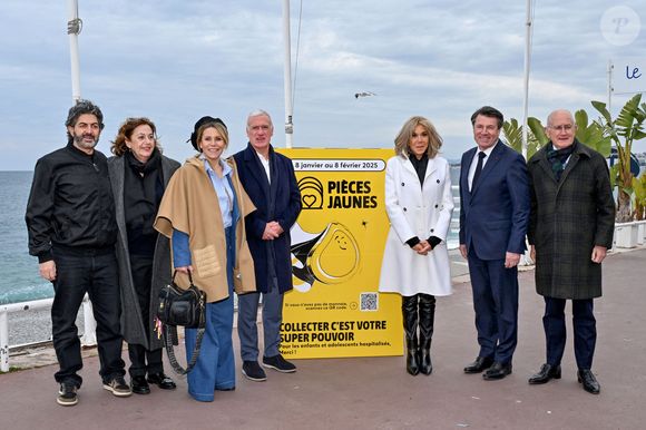 Clôture de l'opération de collecte de fonds "Pièces Jaunes", destinée à améliorer la vie des enfants hospitalisés, au Jardin Albert 1er, à Nice, France, le 7 février  2025, en présence de la Première dame française, Brigitte Macron, la présidente de la Fondation Hôpitaux de Paris-Hôpitaux de France, du sélectionneur de l'équipe de France de football, Didier Deschamps le parrain de l'opération Pièces Jaunes, de Christian Estrosi, le maire de Nice, sa femme, Laura Tenoudji Estrosi, d'Anne Barrère, la vice-présidente de la Fondation Hôpitaux de Paris-Hôpitaux de France, Philippe Wahl, le président-directeur général du Groupe La Poste, de José Cobos, ancien capitaine de l'OGC Nice et conseiller municipal de la ville de Nice délégué à l'évènementiel sportif, et du compositeur du morceau caritatif "Les P'tits Soleils", l'hymne des Pièces Jaunes, John Mamann. Ce titre a été chanté sur la scène par Eugie, Sab, Julien Esmée, Vernis Rouge... et les personnalités. Mme Macron et Didier Deschamps ont fait, comme à leur habitude, le tour des diffèrents stands des associations et des partenaires, comme Carrefour, la Fondrtion Lenval, le CHU, la Poste et la Banque de France où ils ont fait la pesée des pièces jaunes... mais l'arrêt le plus surprenant fut sur le stand du Nice Azur Boxe où le coach des Bleus et Mme Macron n'ont pas hésité à mettre les gants pour quelques échanges avec les boxeurs présents.  © Bruno Bebert/Bestimage