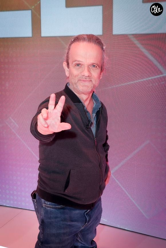L'interprète de Passe-Partout explique que le contact avec le public est ce qui le motive le plus lors de ses concerts.

André Bouchet dit Passe Partout ("Fort Boyard") sur le plateau de "TBT9" présenté par C.Hanouna, et diffusé en direct sur W9, Paris, France, le 09 mars 2026.

© Jack Tribeca / Bestimage