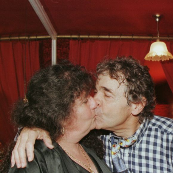 Archives - Pierre Perret et sa femme Rebecca (Simone Mazaltarim) au Casino de Paris. © RINDOFF-BORDE / BESTIMAGE
