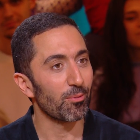 Jimmy Mohamed sur le plateau de "Quelle époque !" pour la promotion de son nouveau livre "Meilleur". France 2, le 15 novembre 2025.