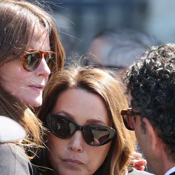 Laura Smet - Sorties des obsèques de Nathalie Baye en l'église Saint-Sulpice à Paris le 24 avril 2026. © Dominique Jacovides - Coadic Guirec / Bestimage