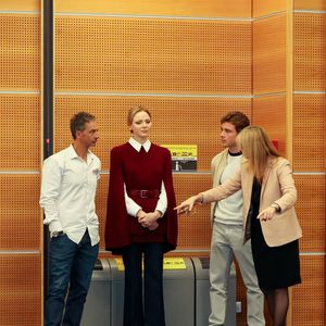 La princesse Charlène de Monaco au Grimaldi Forum, accompagnée du champion monégasque de descente en apnée, Pierre Frolla, et la nouvelle directrice de sa Fondation Mme Anne Boggio, pour accueillir tous les élèves de Cours Préparatoire (CP) de Monaco (316 enfants) pour une matinée de sensibilisation à la prévention de la noyade à Monaco, le 28 novembre 2025. Claudia Albuquerque/Bestimage