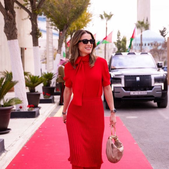 Rania de Jordanie est une grand-mère comblée. 

La reine Rania de Jordanie arrive à l'ouverture de la 20ème session du parlement à Amman le 18 novembre 2024. © Dana Press / Bestimage