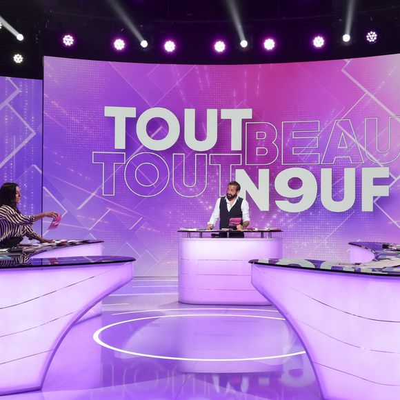 Cyril Hanouna restera toutefois actionnaire de Banijay.

Exclusif - Cyril Hanouna, sur le plateau de  TBT9 présenté par C.Hanouna, et diffusé en direct sur W9, Paris, France, le 05 novembre 2025. © Jack Tribeca / Bestimage