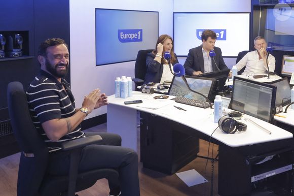 Exclusif - Cyril Hanouna avec ses Valérie Benaim, Gauthier Le Bret et Eric Naulleau - C.Hanouna avec ses chroniqueurs G.Maillet, E.Naulleau, G.Le Bret, V.Benaim, R.Aabou, et les invités du jour, P.Praud, M.Vallet, E.Zemmour et M.Valls, aux commandes de l’émission "On Marche Sur La Tête"  diffusée en direct sur les ondes de radio Europe 1, à Paris, France, le 17 juin 2024. © Jack Tribeca/Bestimage
