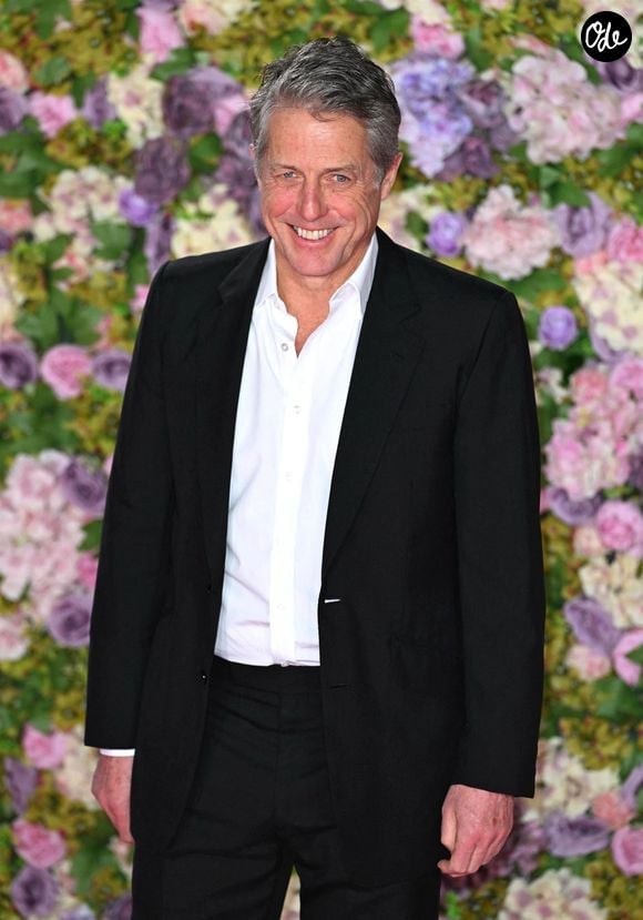 Il n’est pas la seule personnalité à avoir succombé au charme d’Eygalières, puisque Michel Drucker y possède lui aussi une maison.

Hugh Grant arrive à l'avant-première du film Bridget Jones : Folle de lui (Bridget Jones: Mad About The Boy) à l'Odeon Luxe Leicester Square, à Londres.