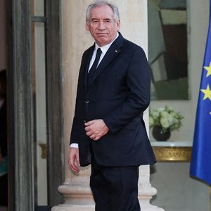 François Bayrou, Premier ministre - Arrivées au dîner d'Etat donné en l'honneur de leurs Majestés le roi et la reine du Danemark, dans la cour d'Honneur du palais présidentiel de l'Elysée à Paris, France, le 31 mars 2025, pour une visite d'État de trois jours. © Cyril Moreau/Bestimage