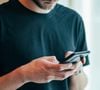 Le cerveau s'habitue aux vibrations répétées du smartphone.

Photo prise par Jonas Leupe / Unsplash