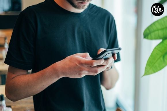 Le cerveau s'habitue aux vibrations répétées du smartphone.

Photo prise par Jonas Leupe / Unsplash