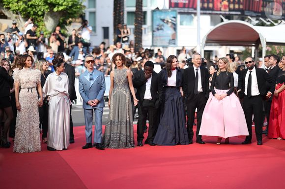 (G-R) Les membres du jury Halle Berry, Payal Kapadia, Jeremy Strong, Leïla Slimani, Dieudo Hamadi, la présidente du jury Juliette Binoche, Hong Sang-soo, Carlos Reygadas et Alba Rohrwacher lors du tapis rouge de la cérémonie de clôture du 78ème Festival de Cannes au Palais des Festivals le 24 mai 2025 à Cannes, France. Photo by Jerome Domine/ABACAPRESS.COM