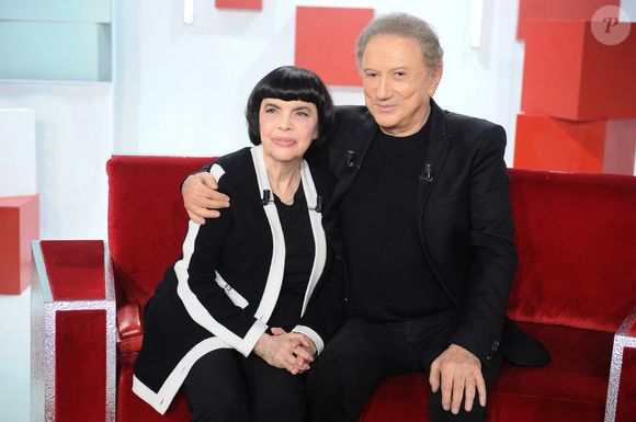 Exclusif - Mireille Mathieu et Michel Drucker - Enregistrement de l'émission "Vivement dimanche" aux studios Rive Gauche, présentée par M.Drucker et diffusée le 5 octobre 2025 sur France 3.
Guillaume Gaffiot/Bestimage