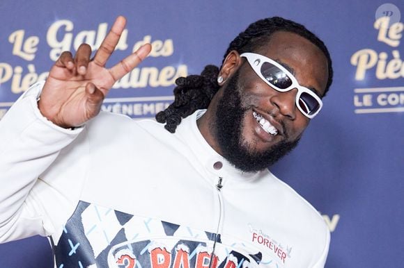 Exclusif - Burna Boy au photocall du "Gala des pièces jaunes, le concert événement" à Paris La Défense Arena à Nanterre le 23 janvier 2025. Le gala des Pièces Jaunes 2025 sera diffusé le 28 janvier, sur France 2 et sur la plateforme France.Tv.

© Jacovides / Moreau / Bestimage