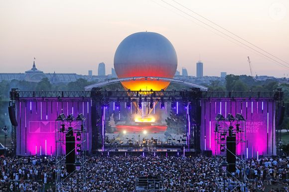 Exclusif - Retour de la vasque olympique des jeux Paris 2024 lors de la soirée du "Grand Concert de la fête de la musique" au Jardin des Tuileries, retransmis en direct sur France 2 à Paris le 21 juin 2025. © Marc Ausset-Lacroix - Jack Tribeca - Christophe Clovis / Bestimage