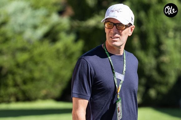 Les images des arrivées seront toujours disponibles, mais elles seront désormais réalisées exclusivement par les équipes de la Fédération française de football.

Zinedine Zidane (sélection nationale française, entraîneur principal) dans le paddock, Circuito de Madring, Grand Prix d'Espagne, Sport automobile, Formule 1, Saison 2026, 13/09/2026 Photo : Eibner Press Photo/Christian Lang