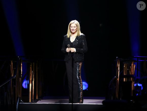 La chanteuse Barbra Streisand etait en concert a l'Arena Rogers a Vancouver. Le 29 octobre 2012 (FAMEFLYNET / BESTIMAGE).