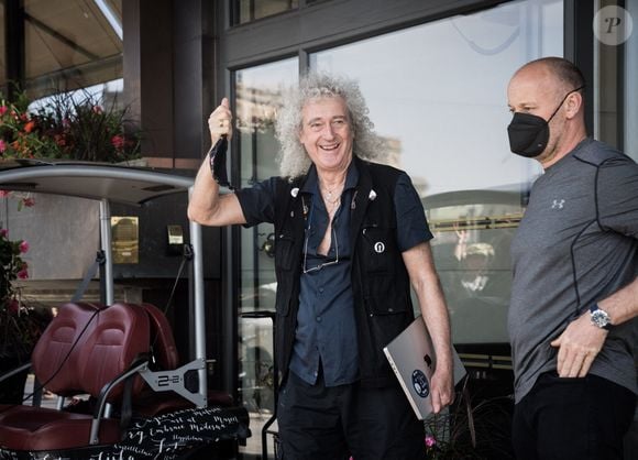 Brian May et Roger Taylor (du groupe Queen) à la sortie du "Grand Hotel" à Stockholm, le 21 juillet 2022. TTNews / Bestimage
