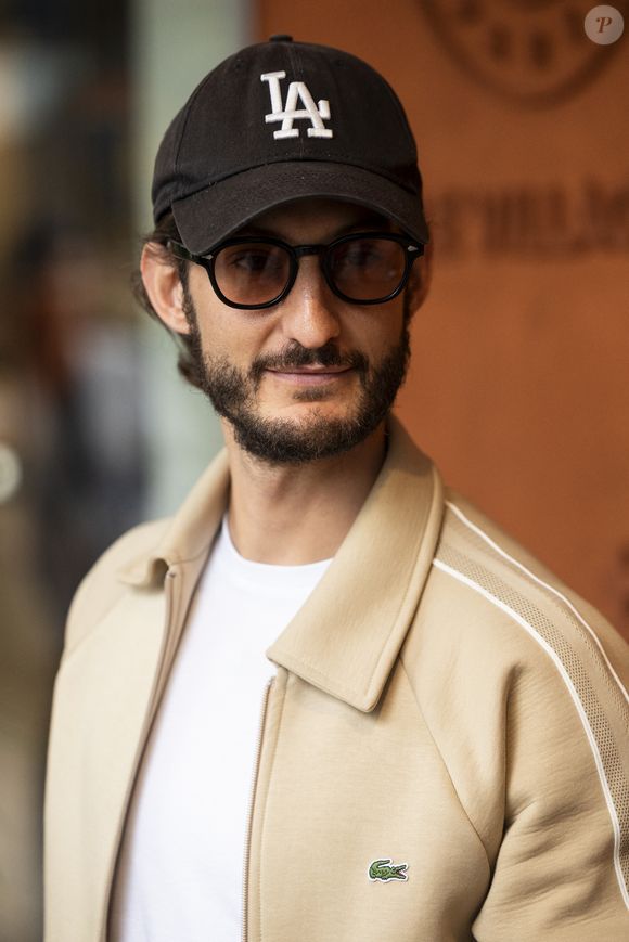 Pierre Niney au village (night session) lors des Internationaux de France de Tennis de Roland Garros 2025, à Paris, France, le 6 juin 2025. © Jacovides-Moreau/Bestimage