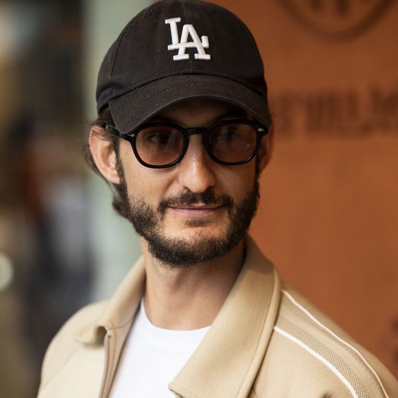 Pierre Niney au village (night session) lors des Internationaux de France de Tennis de Roland Garros 2025, à Paris, France, le 6 juin 2025. © Jacovides-Moreau/Bestimage