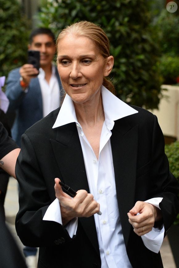 Céline Dion quitte le Royal Monceau pour préparer la cérémonie d’ouverture des Jeux Olympiques (JO 2024) à Paris le 23 juillet 2024.

Photo : Agence / Bestimage