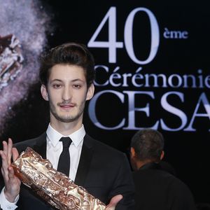 Pierre Niney en Dior, montre Montblanc et chaussures Louboutin (César du meilleur acteur dans Yves Saint Laurent) - 40ème cérémonie des César au théâtre du Châtelet à Paris, le 20 février 2015. © BORDE-JACOVIDES / BESTIMAGE