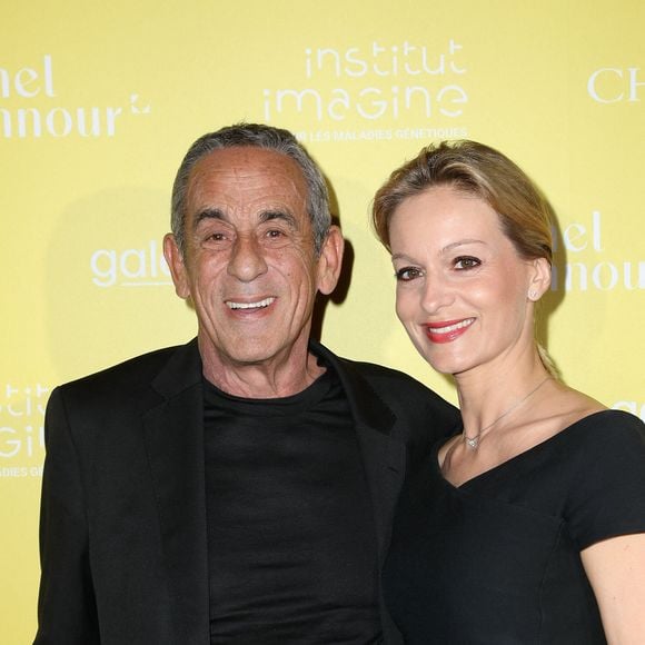 Exclusif - Thierry Ardisson et sa femme Audrey Crespo-Mara - Le professeur S.Lyonnet, président de l'Institut des maladies génétiques, et le galériste K. Mennour ont organisé la 4ème édition de la soirée "Heroes for Imagine", une grande vente aux enchères d’oeuvres d'art, animée par G.Elmaleh et dirigée par Christie's, à l'institut Imagine, 24 boulevard du Montparnasse dans le 15ème arrondissement de Paris, France, le 12 septembre 2022. La vente aux enchères a rapporté plus de huit millions d'euros. "Grâce à HEROES, la recherche sur les maladies génétiques s'accélère, quels que soient les obstacles, au bénéfice des enfants malades et de leurs familles. Avec virtuosité  et engagement, les chercheurs et les médecins de l'Institut Imagine, pratiquent la meilleure science d'aujourd'hui pour inventer la mailleure médecine de demain". © Dominique Jacovides/Bestimage