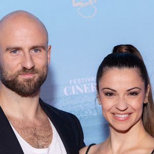 Ses parents lui font écouter classique, jazz, variétés...

François Alu et Denitsa Ikonomova assistent au tapis rouge du 3e jour du 7e Festival Cineroman à Nice, France, le 1er octobre 2025. Photo by Shootpix/ABACAPRESS.COM