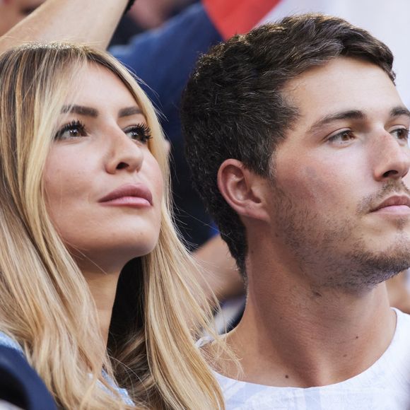 Depuis quelques jours, Dylan Deschamps et Mathilde Cappelaere sont mari et femme

Dylan Deschamps et sa compagne Mathilde Cappelaere - Célébrités dans les tribunes du match du groupe D de l'Euro entre l'équipe de France face à l'Autriche (1-0) à Dusseldorf en Allemagne. © Cyril Moreau/Bestimage