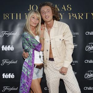 Comme le rappelait le "Parisien", l'avion reste le moyen le plus sûr de voyager 

Exclusif - Joalukas Noah avec sa mère Isabelle Camus lors de la soirée d'anniversaire de Joalukas Noah, fils de Yannick Noah et Isabelle Camus, pour ses 18 ans à Paris le 10 juin 2022.

© Cyril Moreau / Bestimage